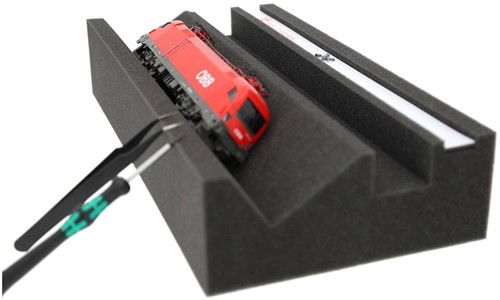 Feldherr JEMFMF070 H0 - Premium Locomotief Werkbank met Magneetstrip en Extra Onderhoud ruimte-2